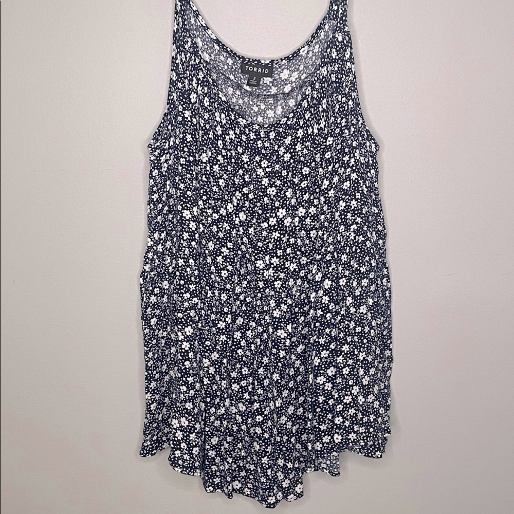 Plus Size 2X Torrid Dark Blue Flowy Floral Tank! Adorable and Comfortable!